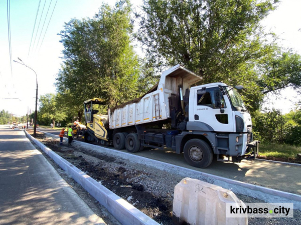 Дороги і тротуари: у Покровському районі Кривого Рогу продовжуються роботи з благоустрою та облаштування інфраструктури