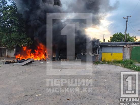 Гучний вибух та велике полум’я: у Кривому Розі палає гаражний кооператив на вулиці Володимира Зінченка