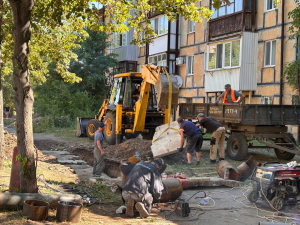 «Криворіжтепломережа» продовжує модернізацію теплової інфраструктури: у Тернівському районі оновлюють магістральні мережі
