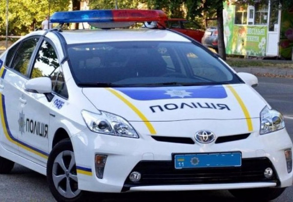 Не пропустив жінку з маленькою дитиною на пішохідному переході та поїхав далі: криворізькі патрульні встановили 24-річного порушника
