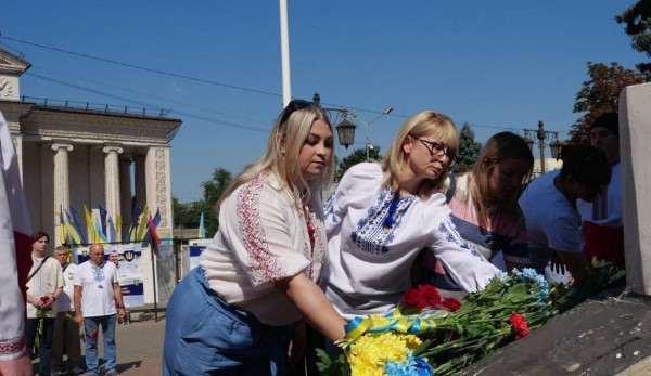 О. Вілкул: Разом ми проходимо надважкі випробування, але ворогу не знищити наш дух і нашу державність - те усвідомлення, що ми є українцями і це наша земля