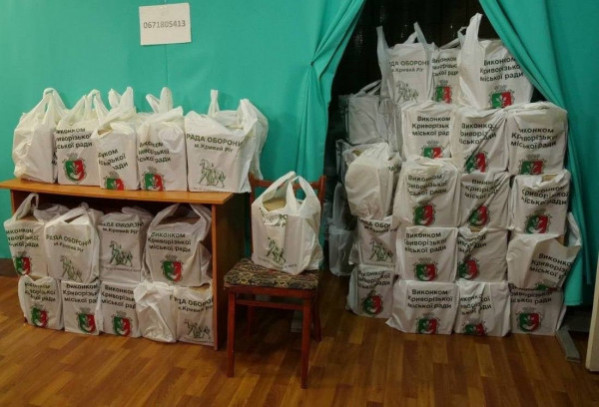 О. Вілкул: У місті триває четверта «хвиля» видачі продуктових наборів. Понад 25 тисяч родин криворіжців та ВПО вдруге в цьому році отримають продуктову допомогу від міста. Вже видано понад 16 тисяч