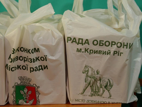 О. Вілкул: У місті триває четверта «хвиля» видачі продуктових наборів. Понад 25 тисяч родин криворіжців та ВПО вдруге в цьому році отримають продуктову допомогу від міста. Вже видано понад 16 тисяч
