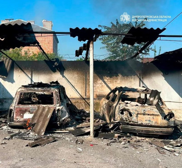 Понад 40 разів росіяни атакували два райони Дніпропетровщини: двоє людей загинули, ще троє дістали поранень