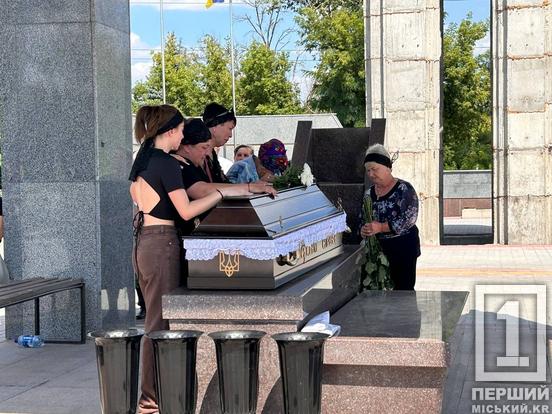 Понад півтора року надії та страшна звістка: у Кривому Розі провели в останню путь воїна Михайла Веклинця
