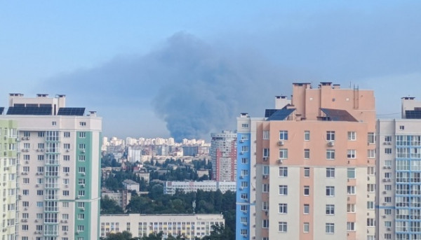 Ранкова атака на Київщині: четверо постраждалих, пошкоджено склади, торговельний об'єкт та житловий будинок