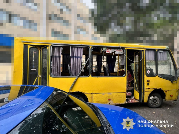 Росіяни атакували автобус у Херсоні: четверо людей загинули, п’ятеро поранені