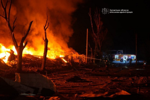 Росіяни масовано атакували Запоріжжя: спалахнули пожежі, багато загиблих та поранених