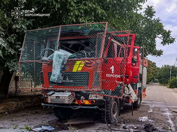 У Херсоні російські війська завдали повторного удару FPV-дроном по автоцистерні ДСНС під час ліквідації наслідків російської атаки