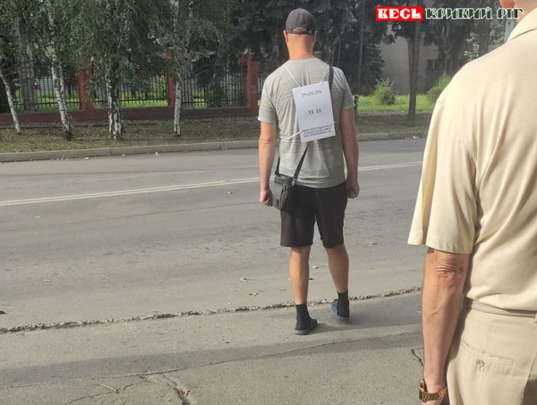 &laquo;Пророк&raquo; агітував перехожих на вулиці на Даманському в Кривому Розі