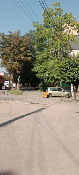 У Кривому Розі водій Renault врізався в стовп та втік з місця аварії