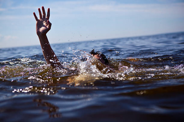 У Кривому Розі водолази знайшли тіло 30-річного чоловіка, який потонув у водоймі на 44-кварталі на вихідних