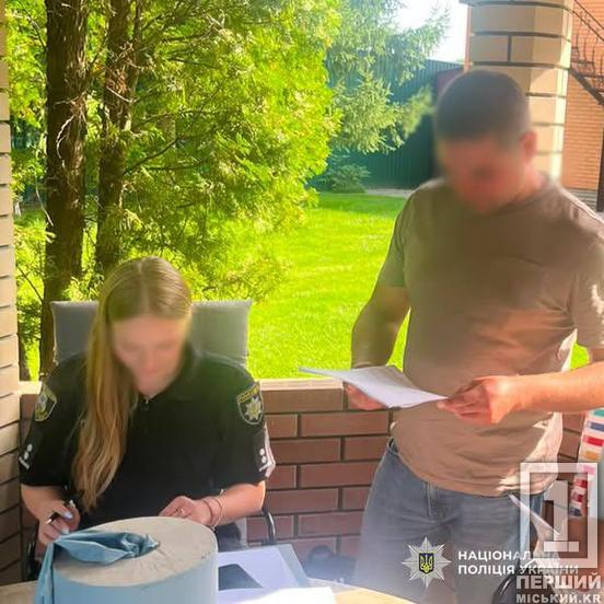 Вигадали борг і погрожували відвезти на фронт: двох вихідців із Дніпропетровщини підозрюють у рекеті