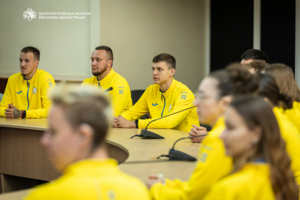 На Дніпропетровщині нагородили видатних спортсменів і тренерів: хто з криворіжців отримав відзнаку
