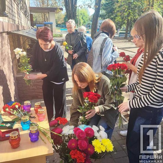 «Назавжди в строю»: у Кривому Розі відкрили меморіальну дошку на честь полеглого захисника Антона Клишнікова