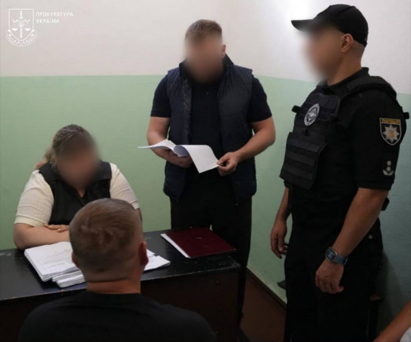 Одещина: матір і її співмешканця взято під варту — слідство вбачає розбещення 6-річної дитини
