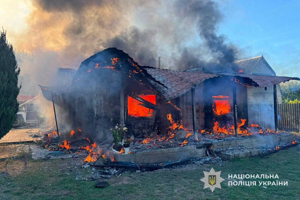 Підпалив будинок співмешканки: на Дніпропетровщині правоохоронці затримали підозрюваного