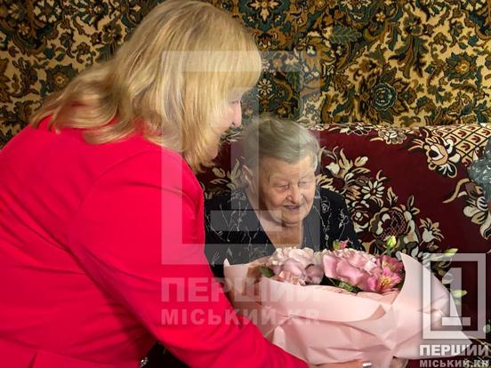 Сто років мудрості та оптимізму: у Кривому Розі привітали ювілярку Зою Дурову