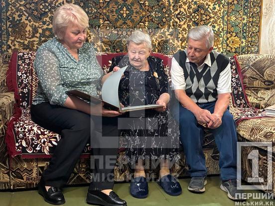 Сто років мудрості та оптимізму: у Кривому Розі привітали ювілярку Зою Дурову