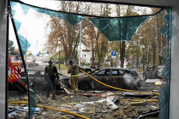 У Солом'янському районі Києва вже четверо загиблих після російської атаки на бізнес - центр