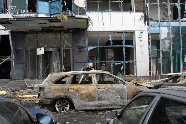 У Солом'янському районі Києва вже четверо загиблих після російської атаки на бізнес - центр