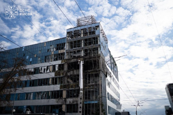 У Солом'янському районі Києва вже четверо загиблих після російської атаки на бізнес - центр