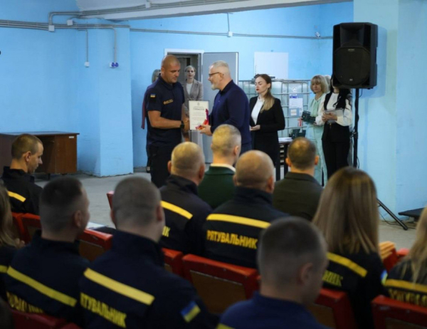 У вогонь і під завали заради інших: у Кривому Розі рятувальників привітали з професійним святом