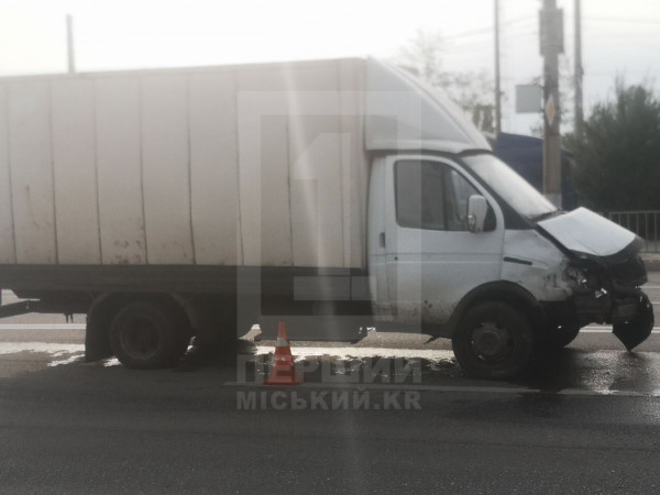 Кросовер і вантажівка не розминулися на Розвилці: поліція з'ясовує обставини