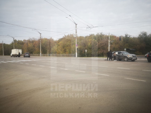 Кросовер і вантажівка не розминулися на Розвилці: поліція з'ясовує обставини