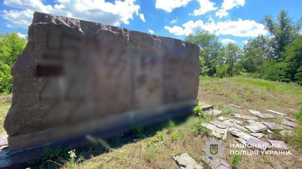 На Дніпропетровщині двоє молодиків постануть перед судом за публічне використання нацистської символіки
