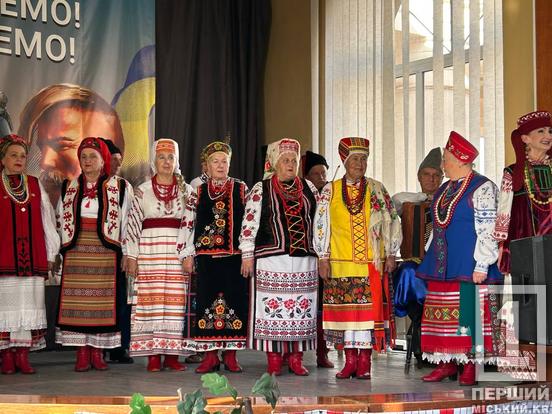 Пісні крізь покоління: у Кривому Розі хор «Жартівниці» виступив до Дня української писемності та мови