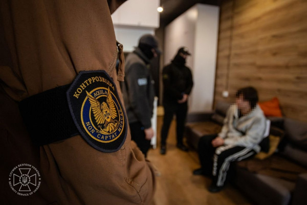 Прихована камера під чужим будинком і дані про ППО: 18-річного агента рф затримали в Києві