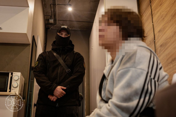 Прихована камера під чужим будинком і дані про ППО: 18-річного агента рф затримали в Києві