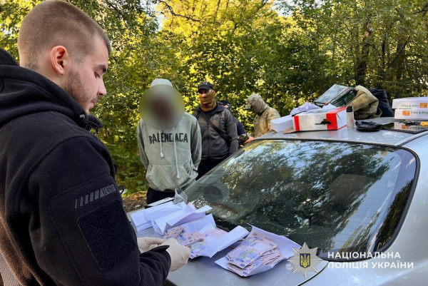 Продав шість одиниць зброї та понад 3,5 тисячі набоїв за 250 тисяч гривень — у Дніпрі затримано підозрюваного