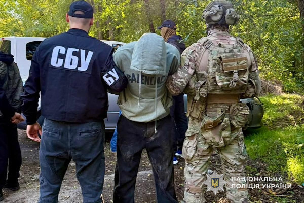 Продав шість одиниць зброї та понад 3,5 тисячі набоїв за 250 тисяч гривень — у Дніпрі затримано підозрюваного