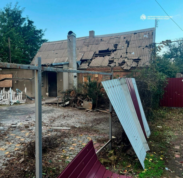 Протягом дня росіяни понад 60 разів атакували шість районів Дніпропетровщини: двоє людей загинули, троє дістали поранень