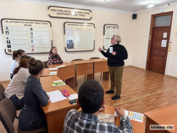 Що змінилося за рік після перемоги: як криворізька вчителька Ольга Біланова розвиває українську жестову мову