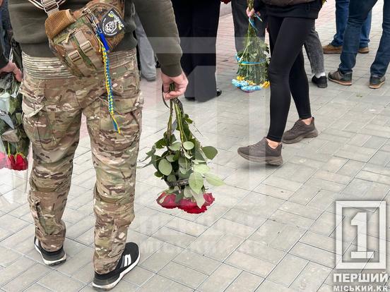 У Кривому Розі провели в останню путь загиблого захисника Віталія Копитіна