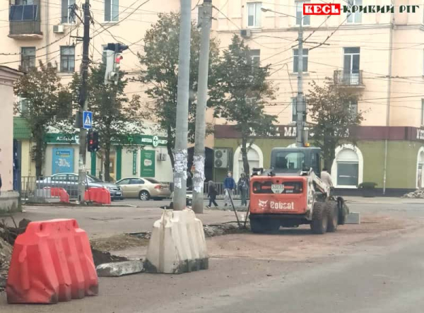 Ремонтні роботи на дорозі на КРЕСі в Кривому Розі