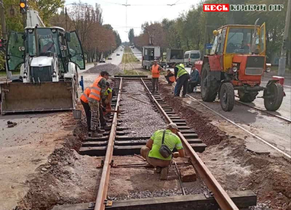 Заміна рейок на перехресті вул. Бизова та Святогеоргієвській в Кривому Розі