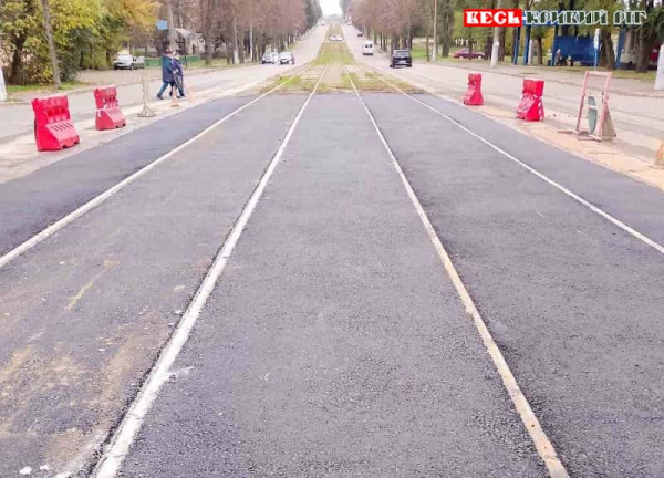 Новий асфальт  на перехресті вул. Бизова та Святогеоргієвській в Кривому Розі