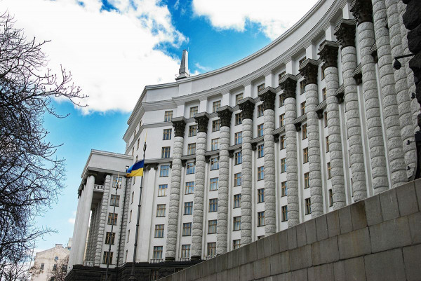 Уряд дав бізнесу більше часу на укриття: вимоги не скасують, але дозволять користуватися сусідніми безпечними просторами